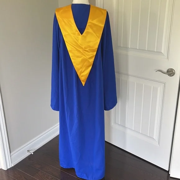 Graduation gown - Picture 2 of 4
